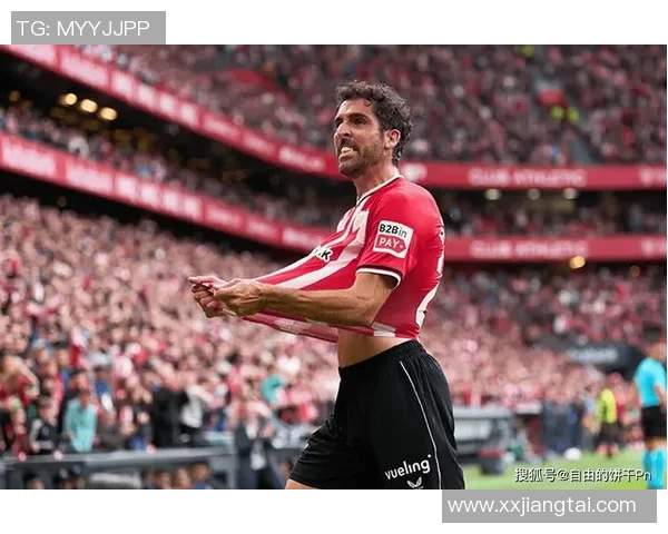 退役老球星重返绿茵舞台再燃激情引发球迷怀旧与足球热潮